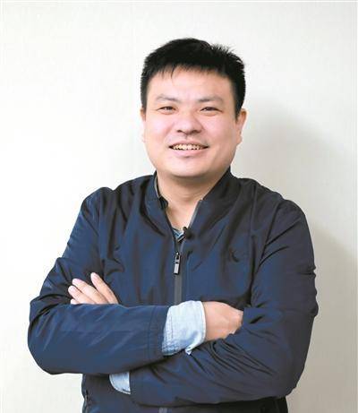 小伙刘若鹏造出隐身衣,美国不让其回国,向大使馆求助终圆归国梦