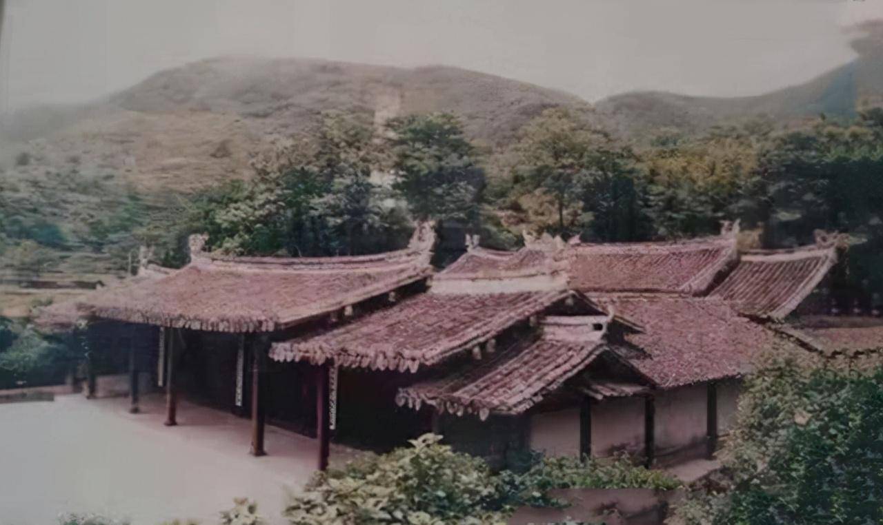 3月初,中央军委也派胡公冕来浙南负责军事指挥.