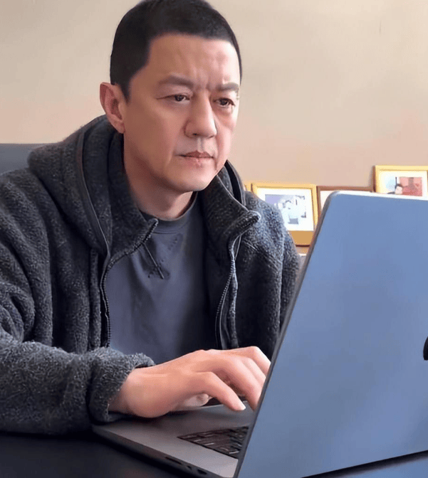 李亚鹏被限消案房产被拍卖,助理:公司没收入怎么给工资,举报人心态有