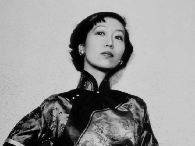 民国才女苏青,作品销量一度超越张爱玲,40多岁入狱老无所依