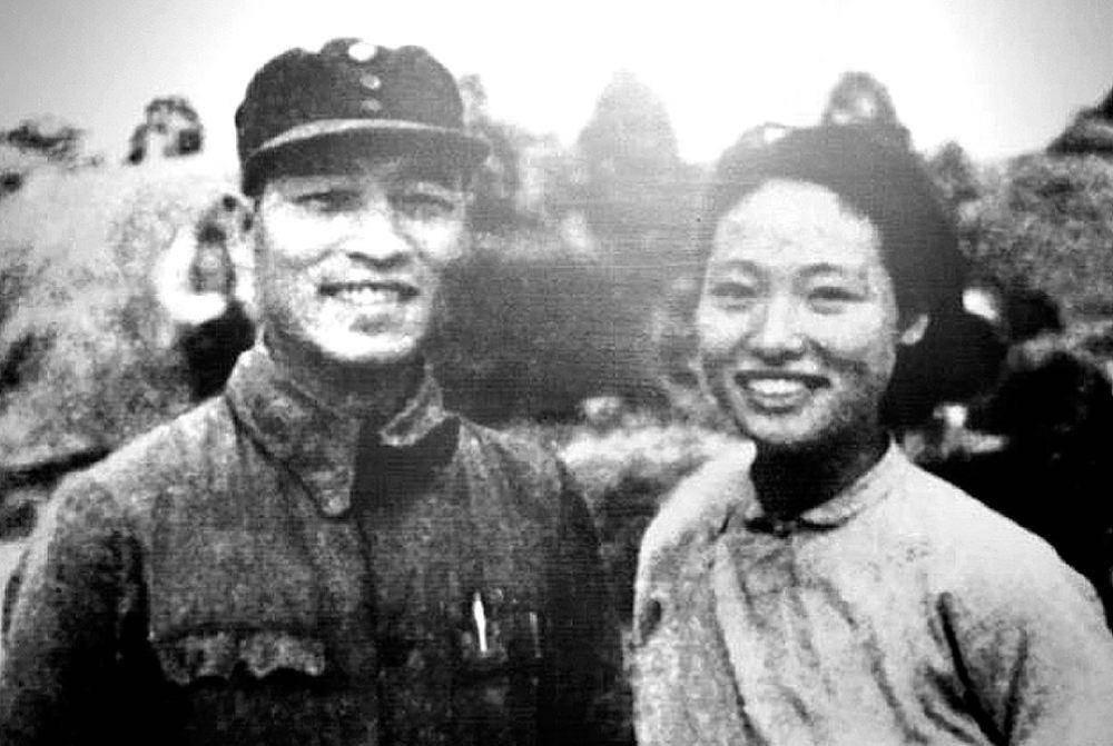 他曾任第二炮兵政委,岳父是谢富治,父亲是彭雪枫,61岁晋升上将_彭小枫