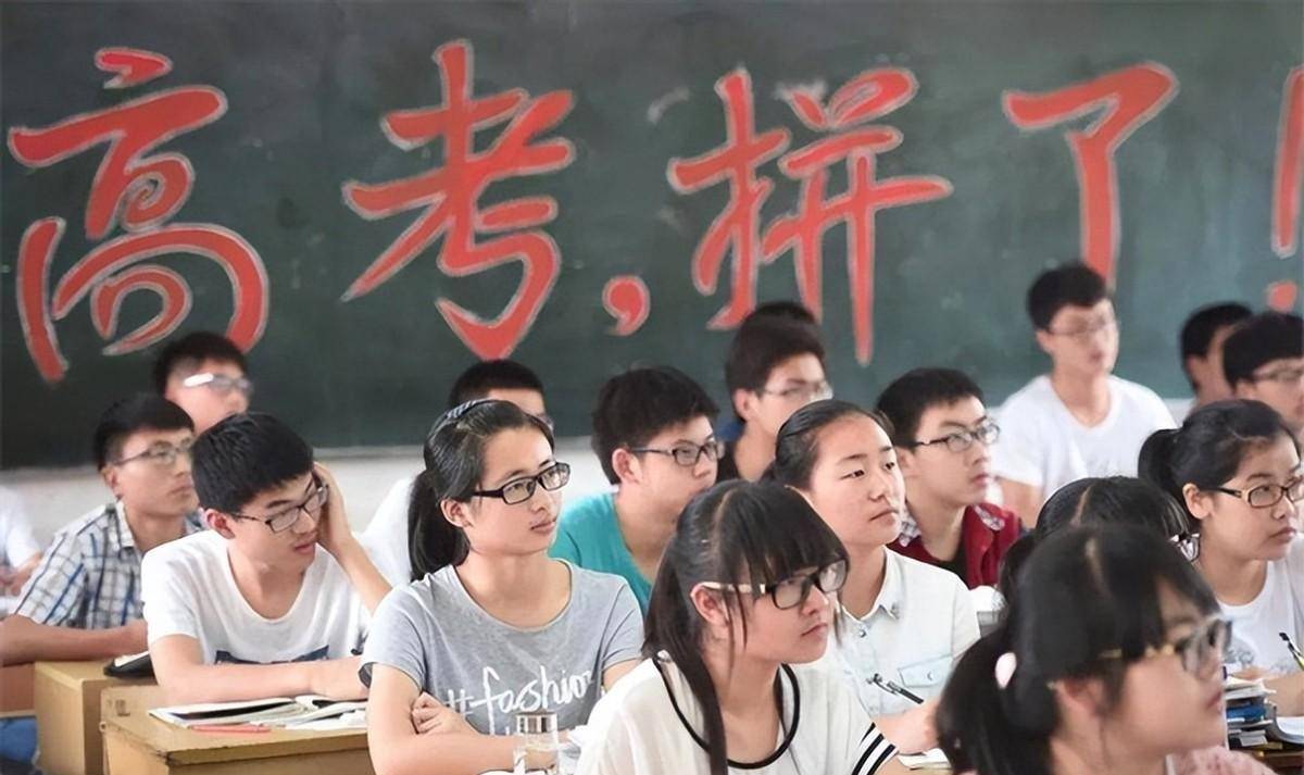 16岁女孩冼奇琪,扬言"懒得考清华北大",成绩高出一本线139分