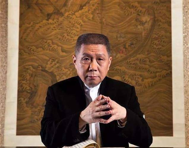 他只有"小学四年级"学历,靠"捡漏"成名,藏品价值"100亿"_马未都_年代