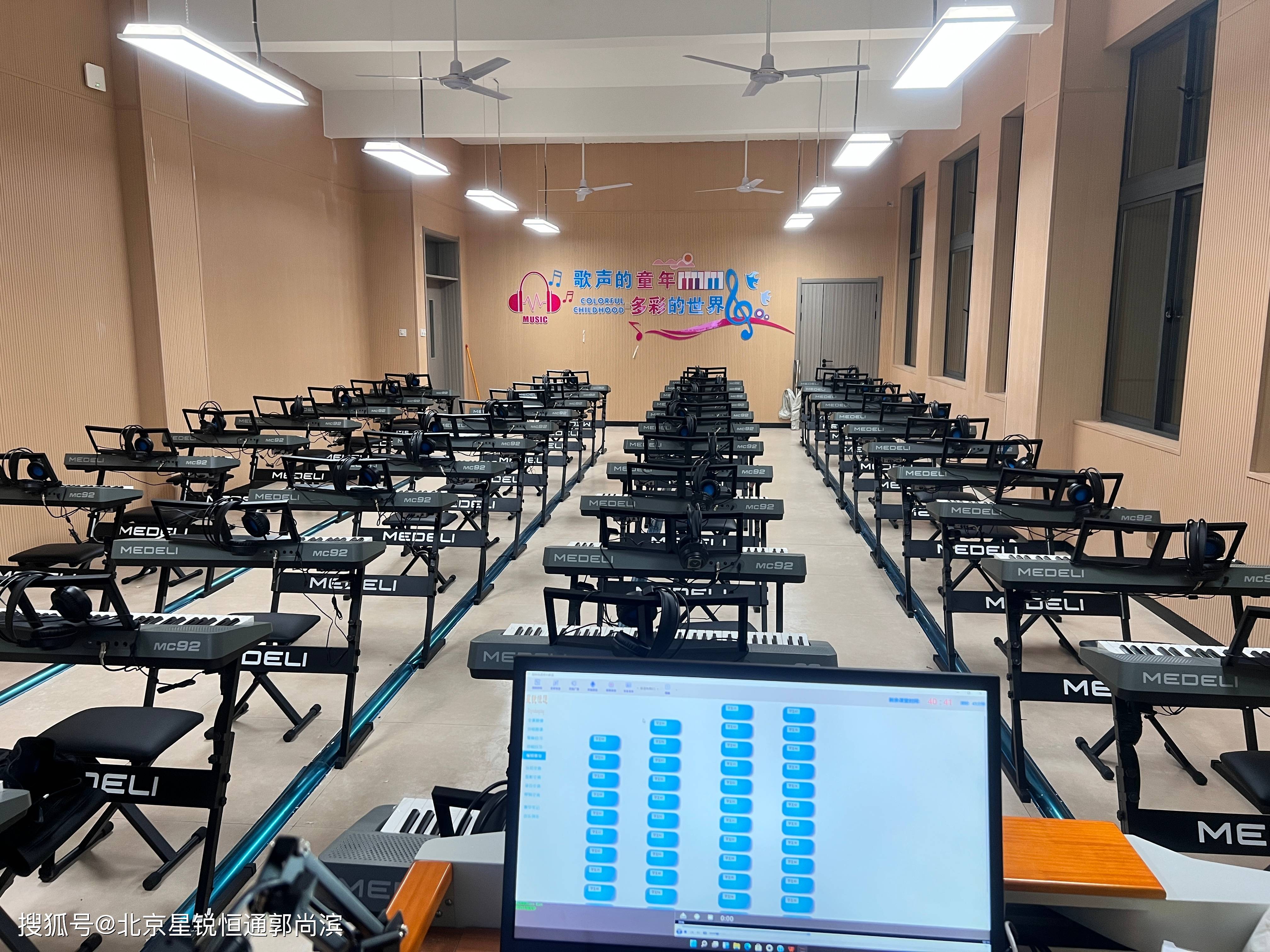 通过声音的组合和变化来表达情感和意境━星锐恒通智能音乐电子琴教室