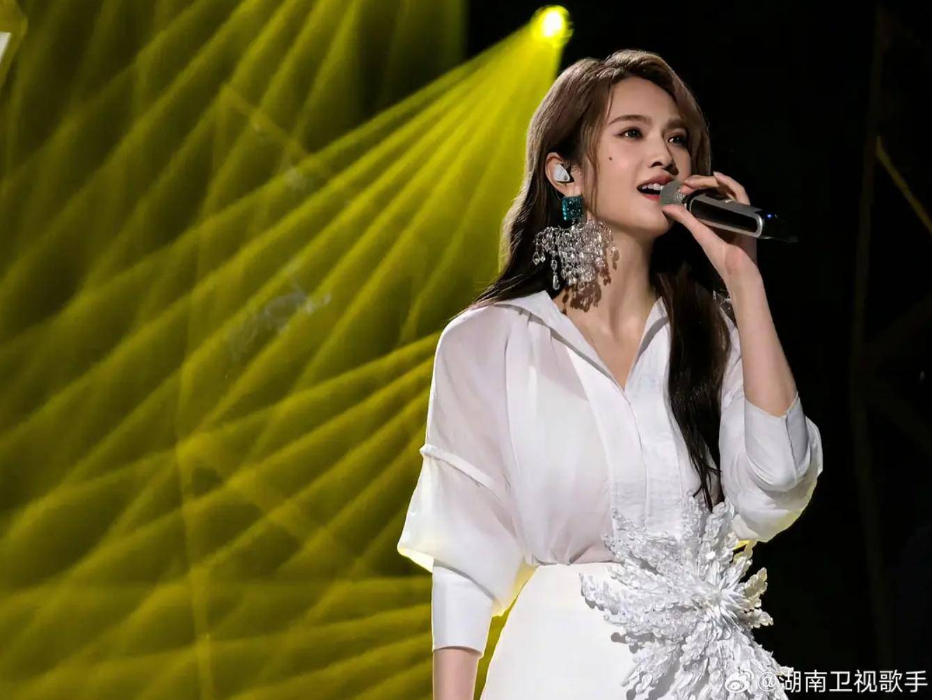 《歌手》好火!黄宣,杭盖乐队踢馆成功,杨丞琳二手玫瑰被淘汰