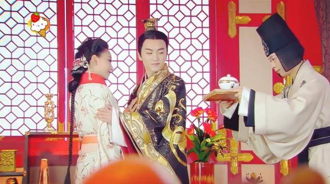 还是册立了许皇后的儿子刘奭(后来的汉元帝)为太子,这让霍成君的母亲