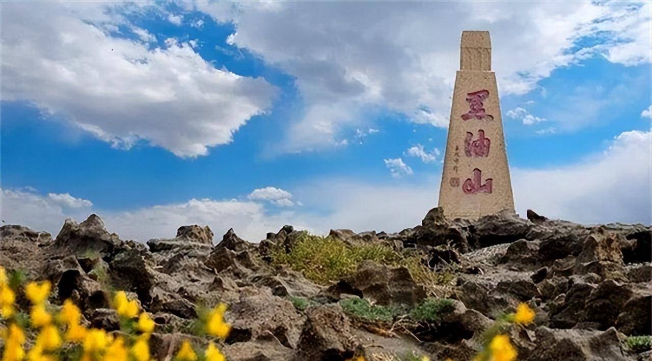 富得流油的克拉玛依:有座黑油山,石油不用开采自己往外冒