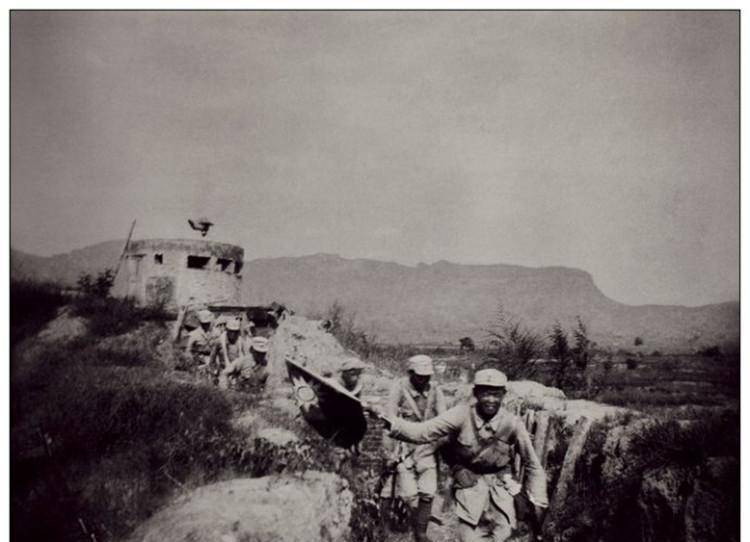 他被称"天下第一瘦",8岁抽烟,15岁参军,曾毙俘9中将55少将