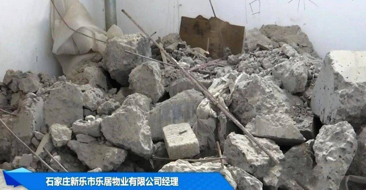 2021年,河北大爷霸占楼梯5年,索要过路费50万,不给钱就砸楼梯