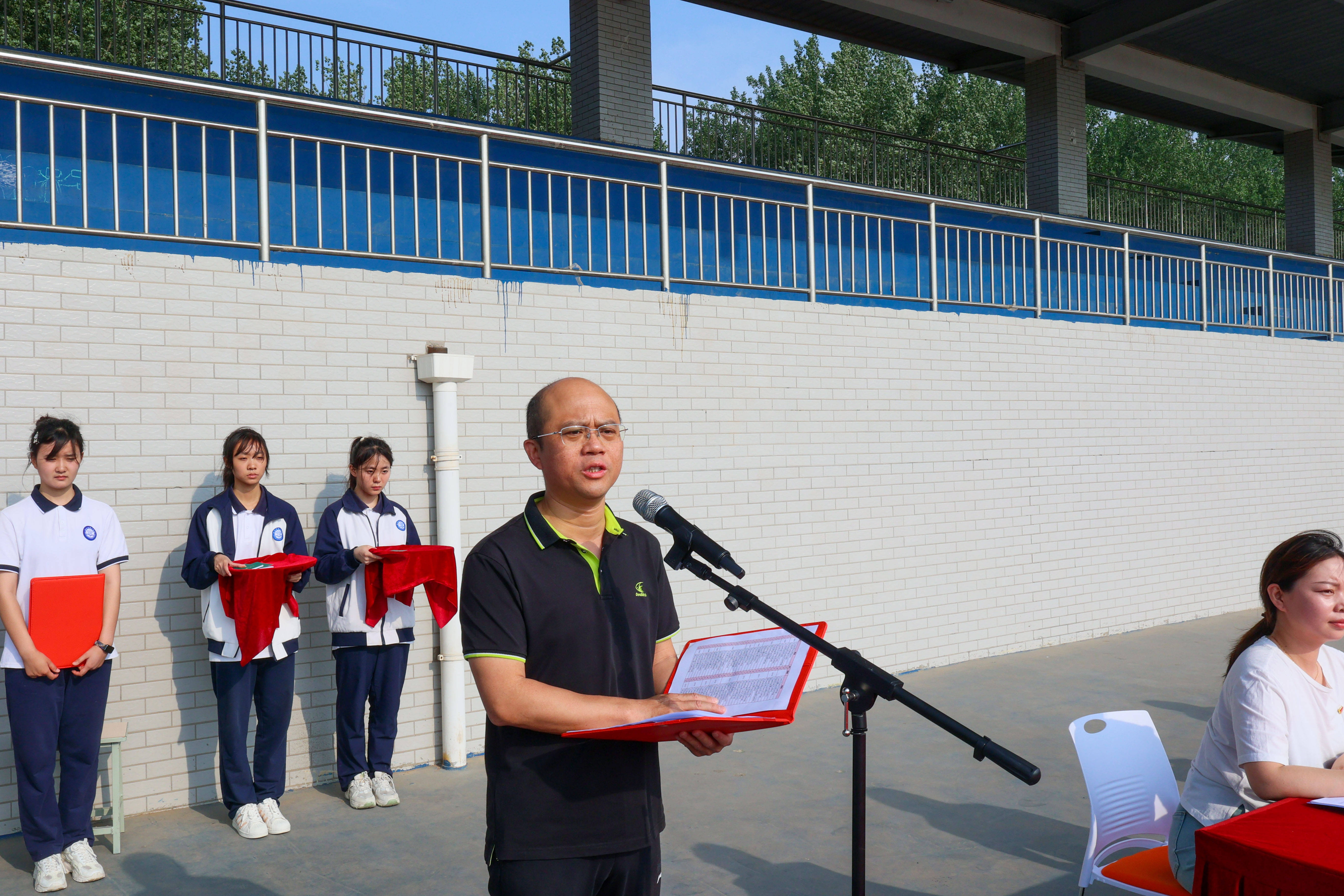 青春挺膺担当——郑州市信息技术学校举行新团员入团仪式