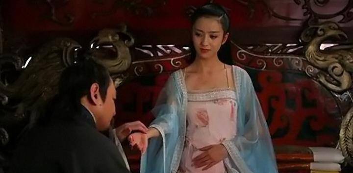 为得圣宠赵飞燕苦练舞技,更将妹妹招进宫帮自己,终在宫中立足