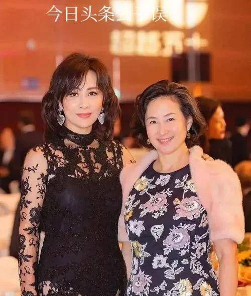 在慈善舞会上,他们曾经被认为是最佳拍档,分别被人们评为"舞帝"和"舞