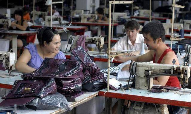 在一天降临,他看到了一个招人启示,卡朋蒂埃的富豪家主正在招聘仆人