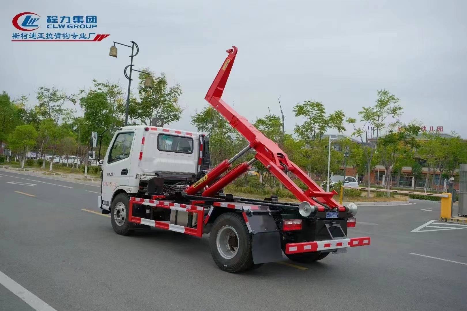 飞碟奥驰x2国六黄牌车厢可卸式垃圾车