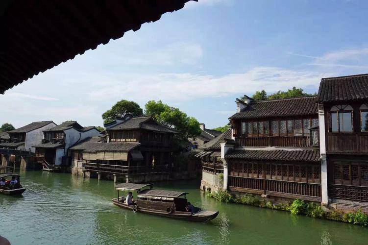 大阿哥会带你穿梭于曲院风荷,平湖秋月等景点,讲述那些流传千年的传说