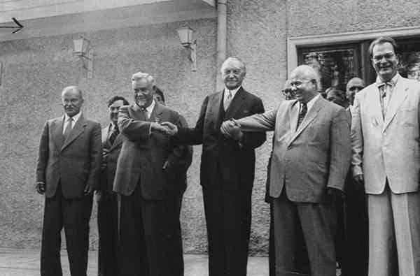 说说苏斯洛夫:那些我们所不知的模样