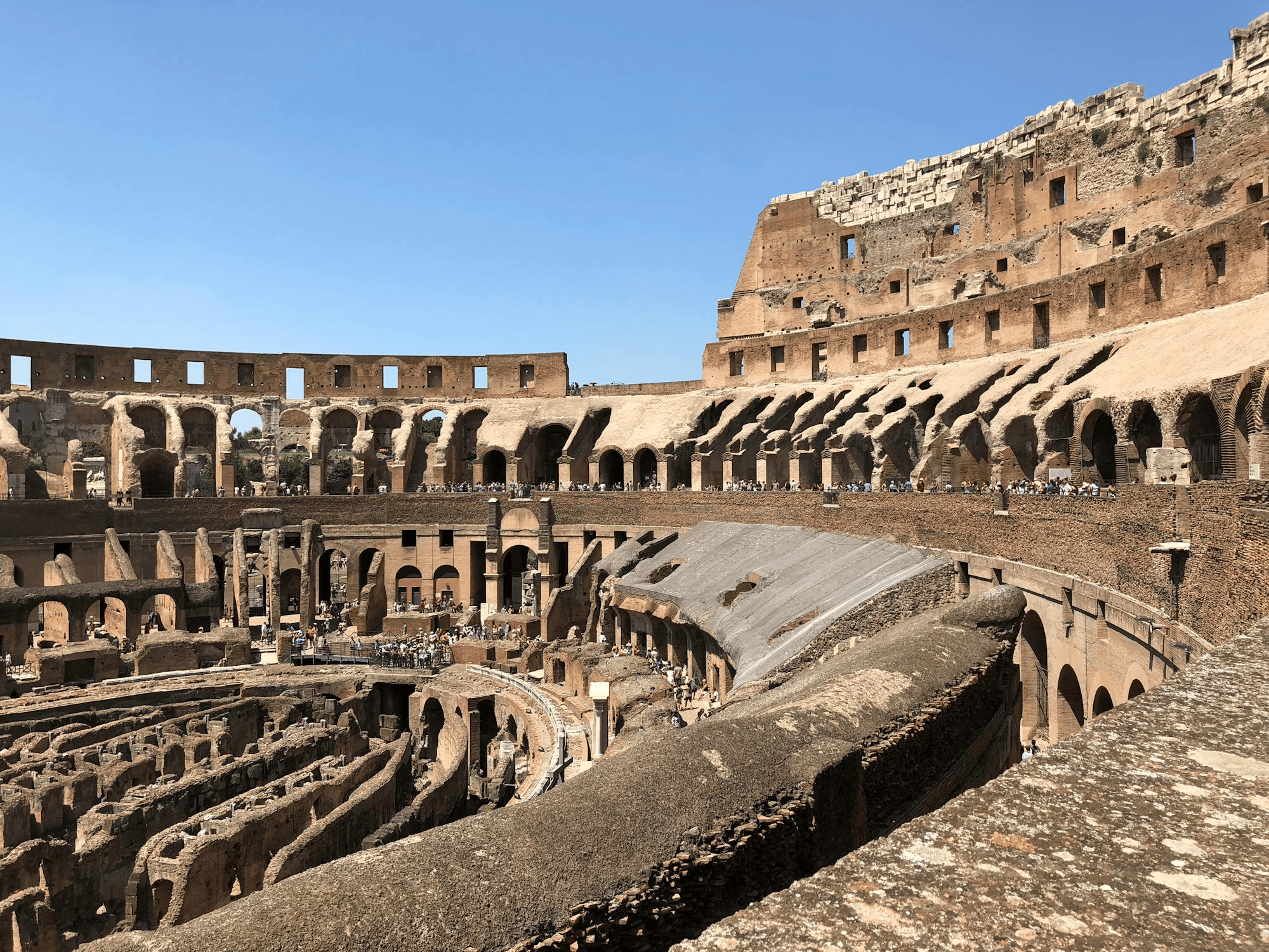 古罗马的围屋(domus)是城市中富裕居民的住宅,通常由独立的建筑物组成