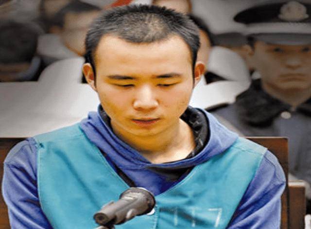 药家鑫被抓后,拿各种材料请求宽大处理,被害人家属:那都是垃圾