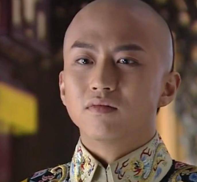 正说赫舍里皇后:家族昙花一现,儿子两立两废,还被吹成白月光