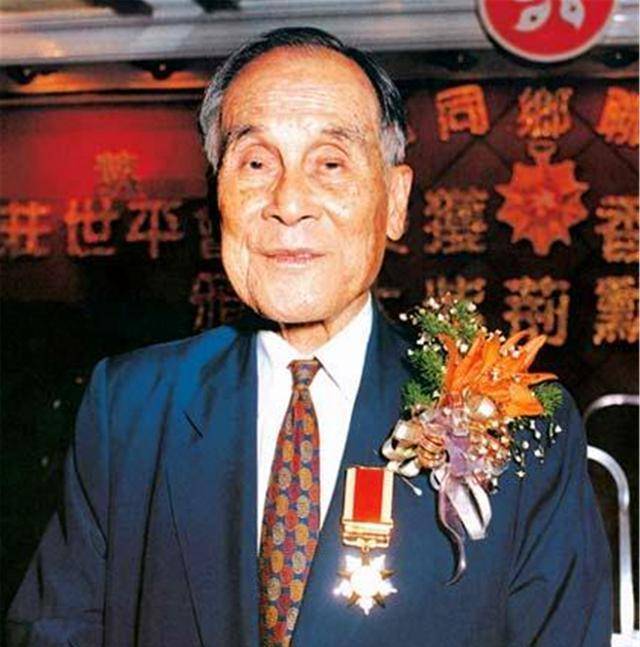 他是中国伟大的商人,死后捐款2000亿,如今他儿子过得怎样?