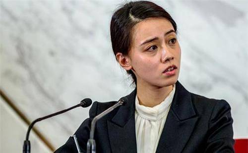 她是女神翻译官,被誉为最"小清新"美人,生活照反差巨大_姚梦瑶_工作