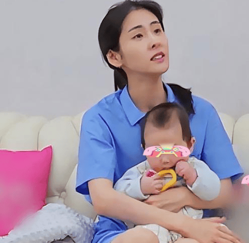 华晨宇和王悦伊低调秀恋情,男方不给张碧晨和女儿名分!