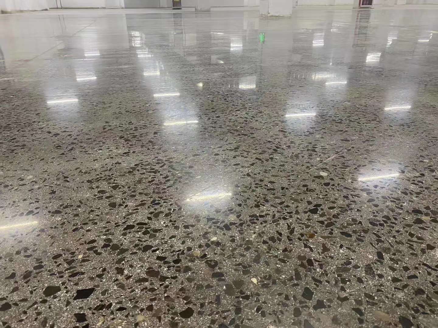 液态固化剂地坪是什么