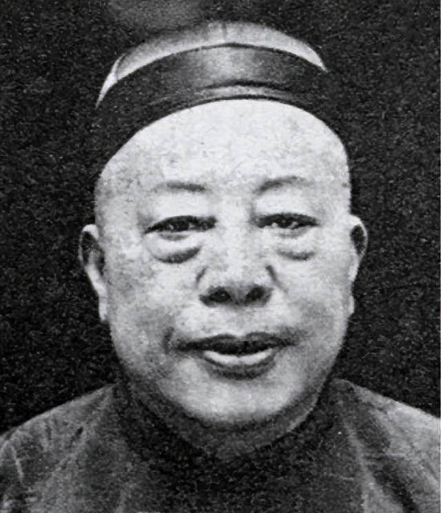 黄金荣—早年出身穷苦,中年叱咤上海滩,晚年凄惨扫大街