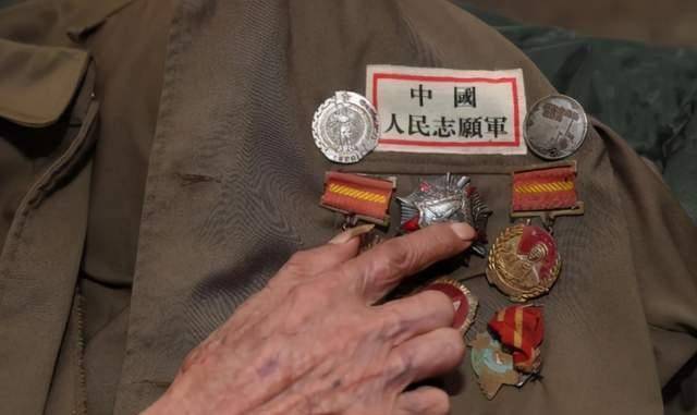 97岁老人抗美援朝三过鸭绿江,隐姓埋名半世纪,如今荣获七一勋章