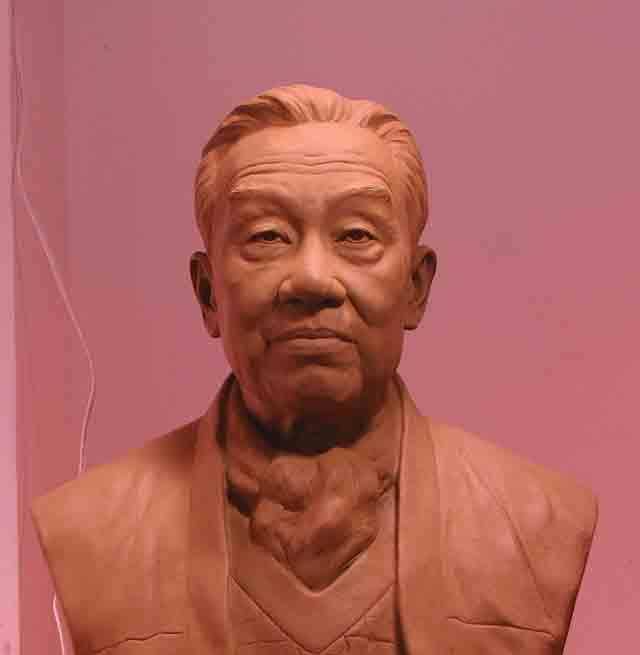 一位老人,出身世家豪门,为国捐献10个亿,却连一双皮鞋也买不起_朱家溍