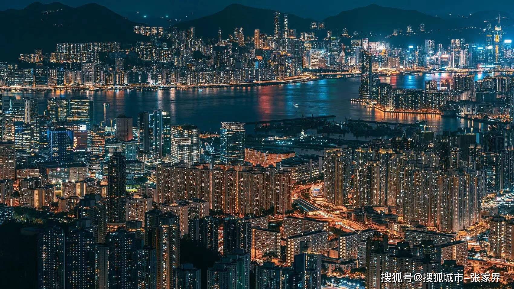 星光大道 —— 与明星手印亲密接触登上太平山顶无疑是欣赏香港全景