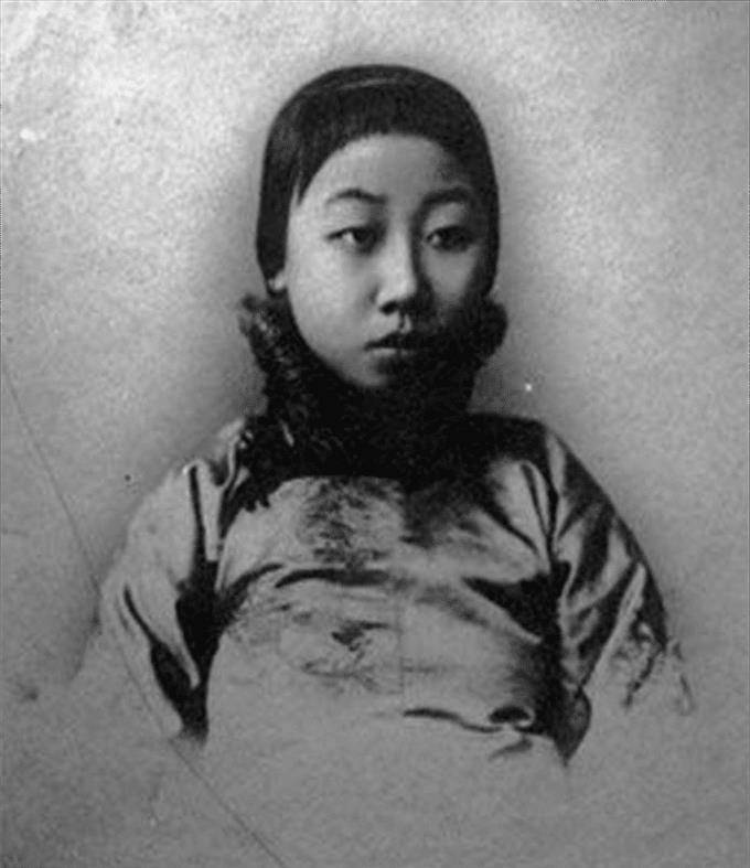 小凤仙晚年痴呆,死前紧攥蔡锷的照片,蔡锷儿子:她是自作多情