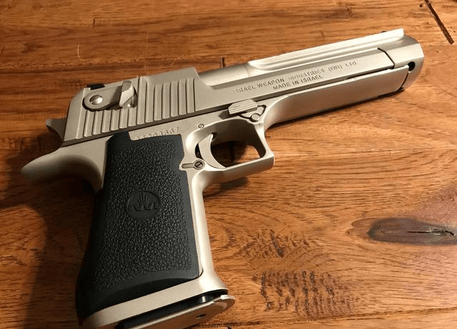 第三把,伯莱塔92f型手枪.