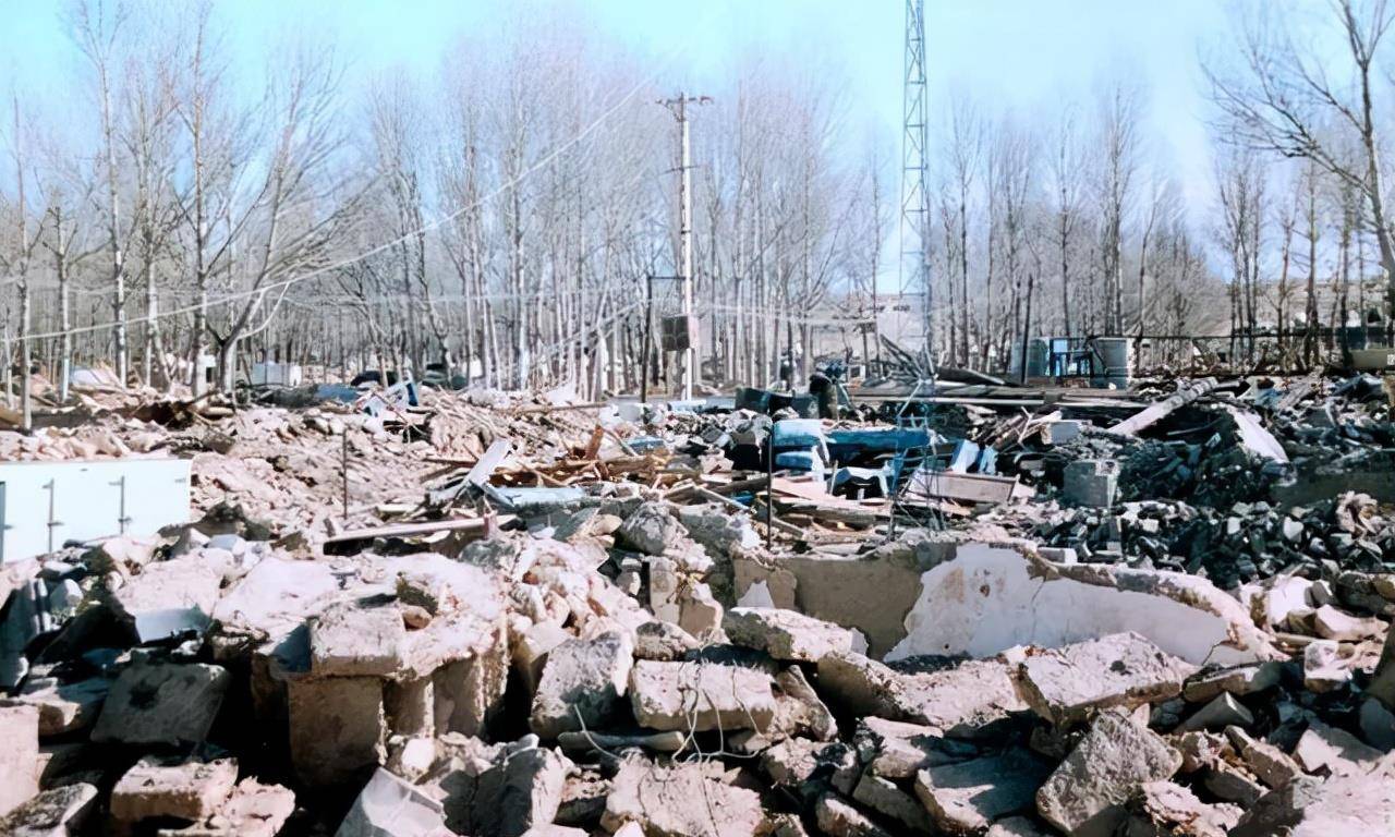 1990年大地震,塘河监狱围墙被震塌,劳改犯无人逃跑却拼命救人