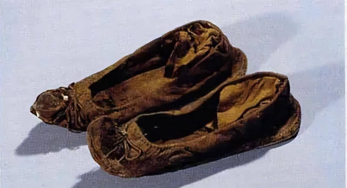 80年代江西出土女尸,毛孔清晰还穿着开裆裤,这到底是怎么回事?
