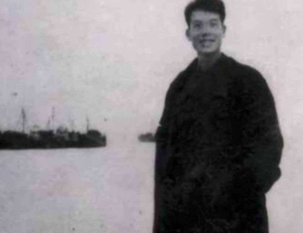 炮手被叛逃飞行员骗上战机,发现时已身处台湾,对准头部开了一枪