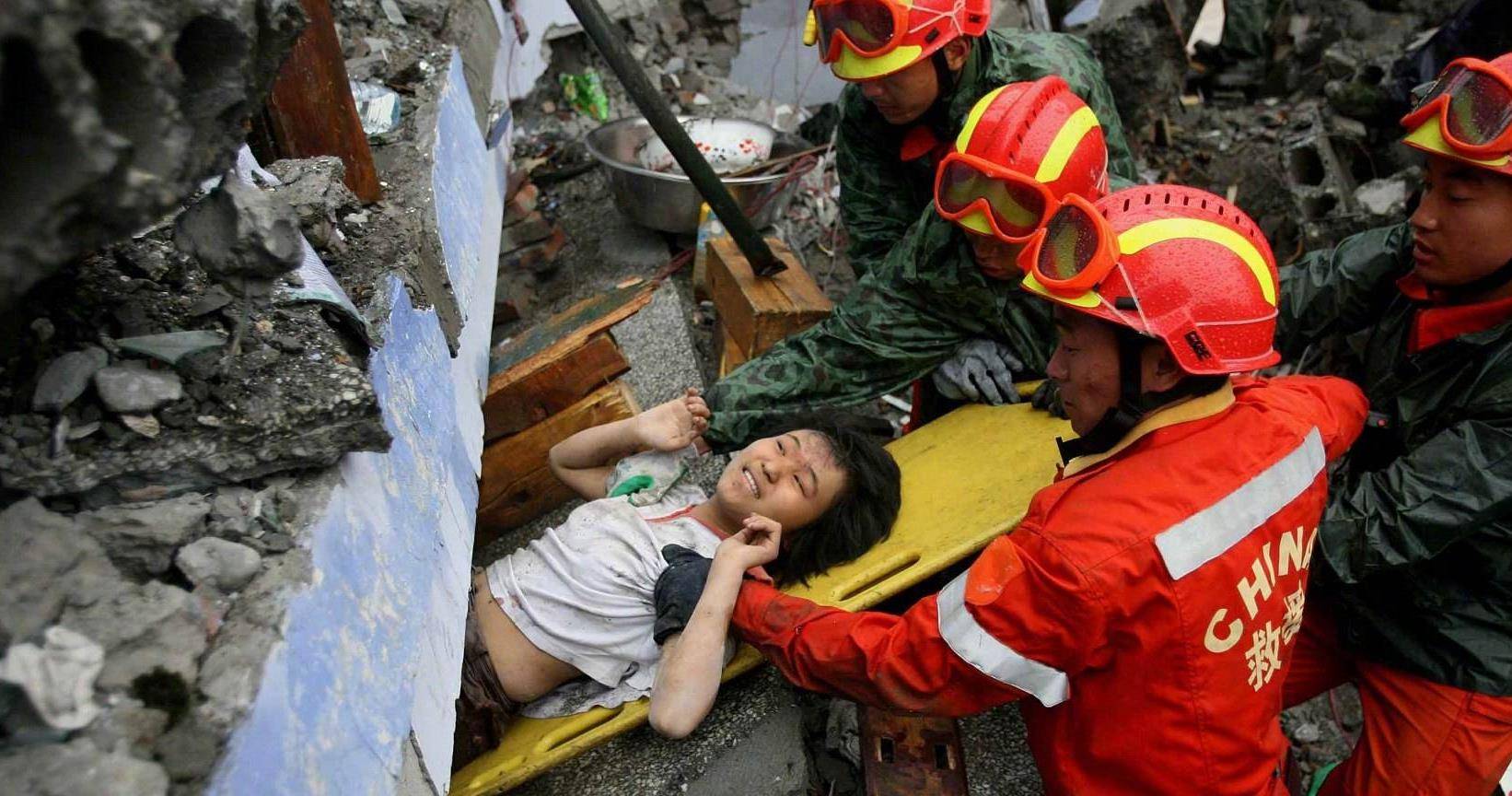 汶川地震经典感人照片图片
