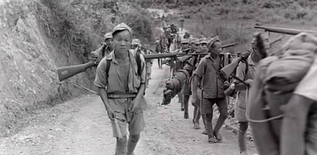 为什么国人都痛哭流涕,纷纷弯腰致敬?