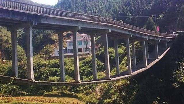 湖南一大桥全程没桥墩,被载入桥梁史册,设计师逆袭成高级工程师