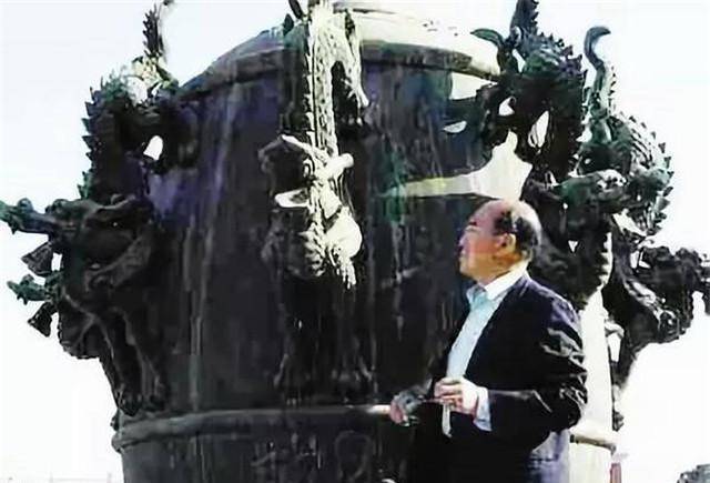 文物局花15年复原地动仪,却被院士嘲笑:房梁上吊块肉都比它强