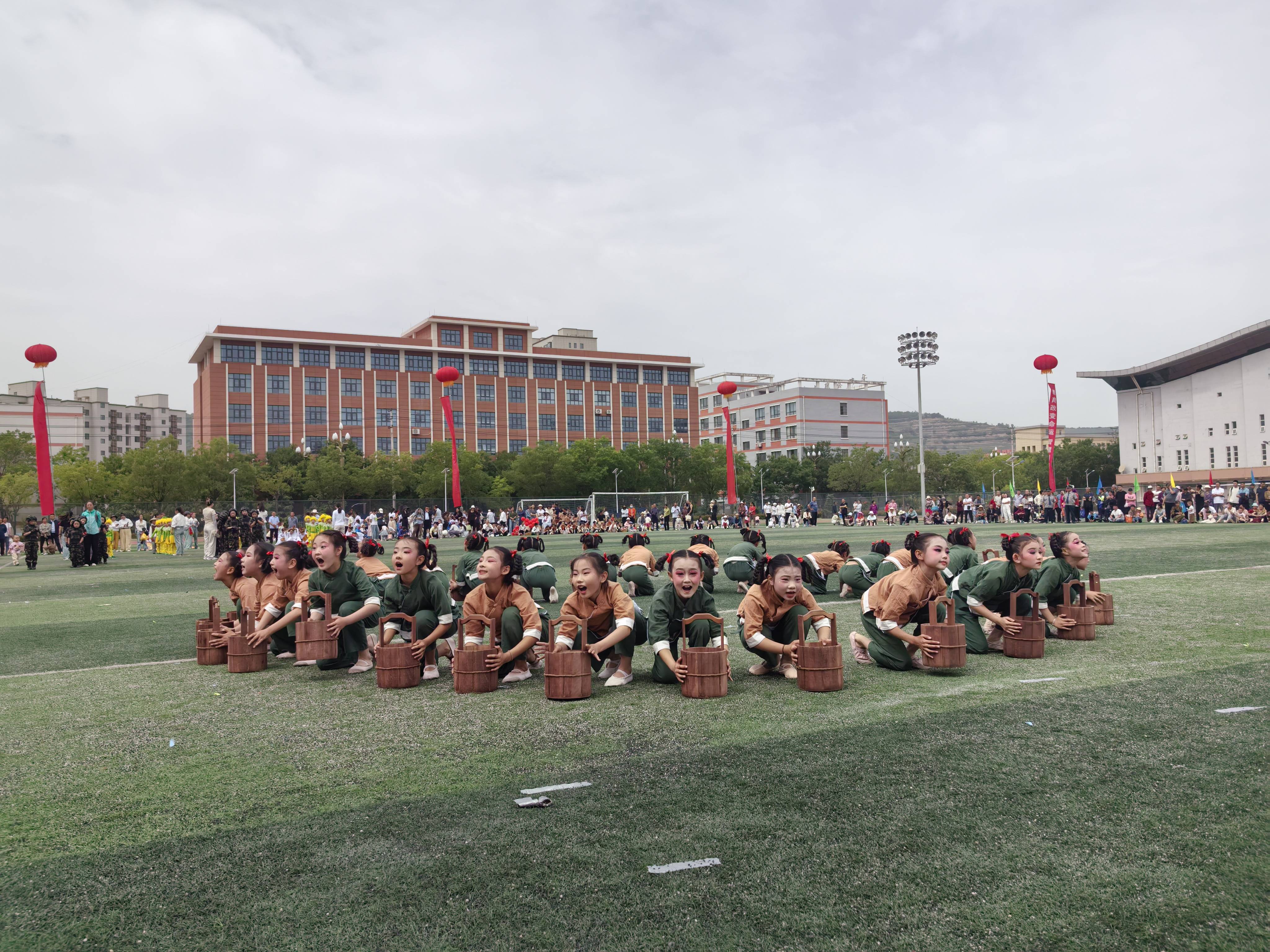 宝鸡千阳县举办第七届中小学(幼儿园)科技艺术节暨庆"六一"文艺展演