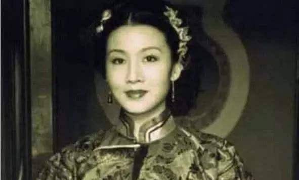 成为了张爱玲的堂嫂;二女儿袁仲祯嫁给了晚清大臣薛福成的孙子薛观澜