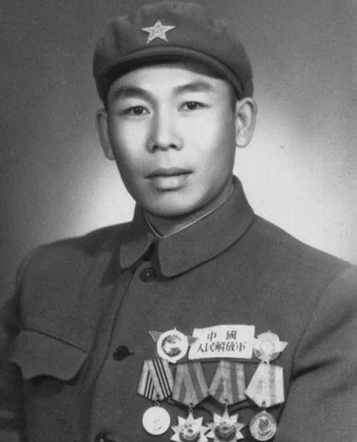她是当代花木兰,从军5年才被发现女儿身,成全国唯一女特等英雄