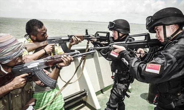 索马里海盗不能击杀只能驱逐?揭秘其"免死金牌"背后的秘密