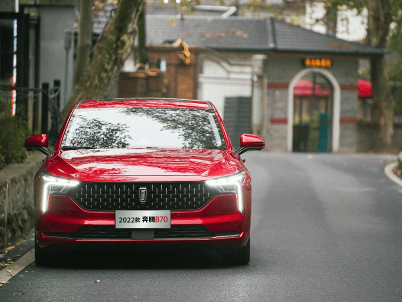 其实在全新奔腾b70上市之初,一台车长近五米,轴距达两米八的中型车只