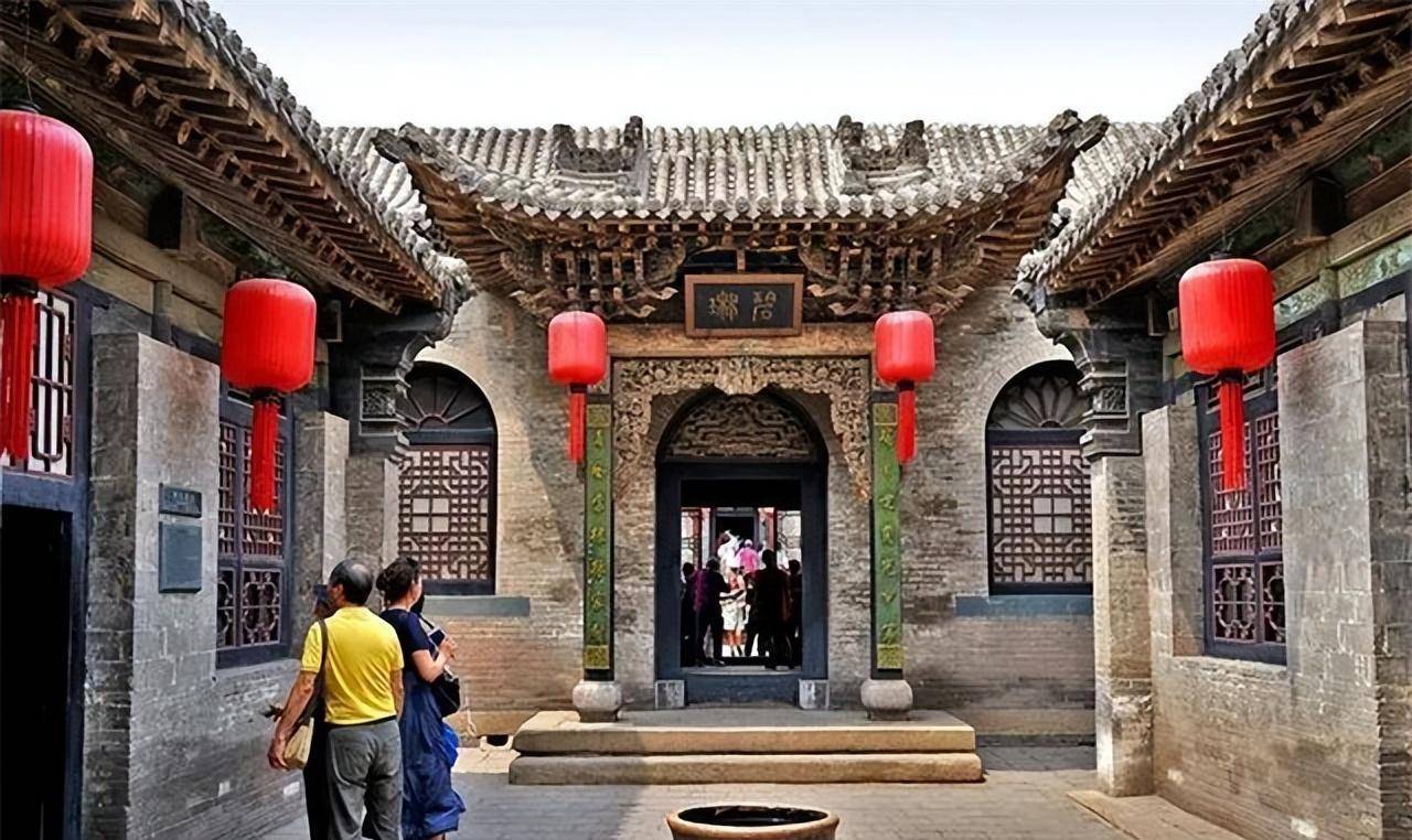 被摘牌后的乔家大院:村民曝假货泛滥,商业街被一天拆完