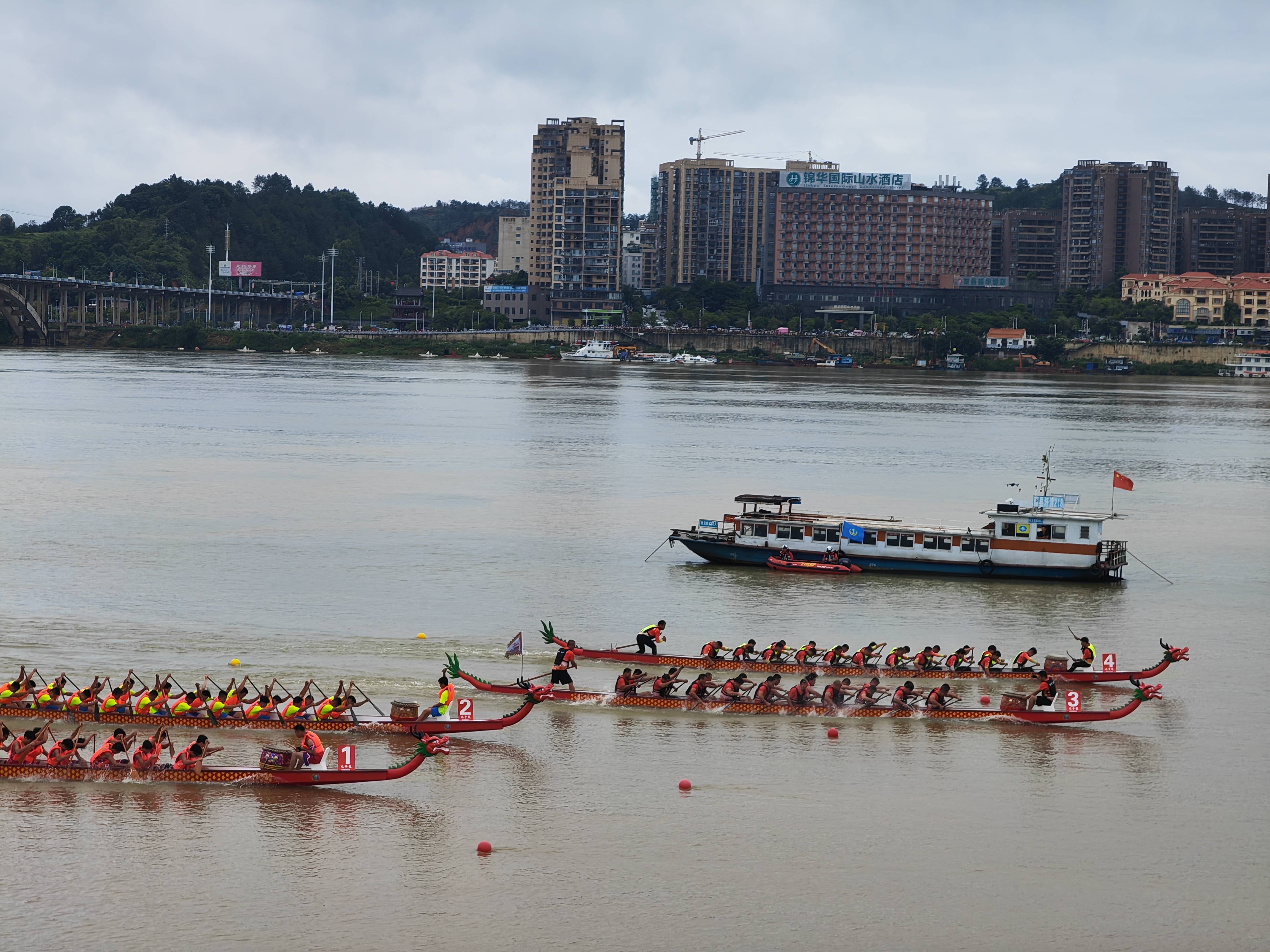 "群龙"竞渡,5g护航2024年中国