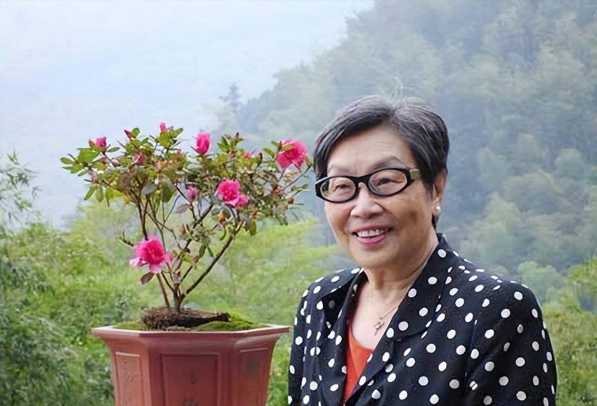 2017年杜月笙女儿再游上海,九旬老人提起陈年旧事,掩面而泣