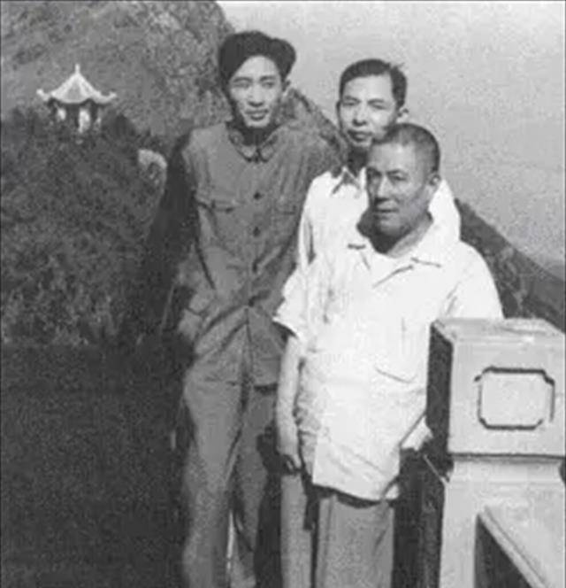 女儿刚刚夭折,丈夫就迷上貌美校花,妻子成全,他却牵挂妻子一生