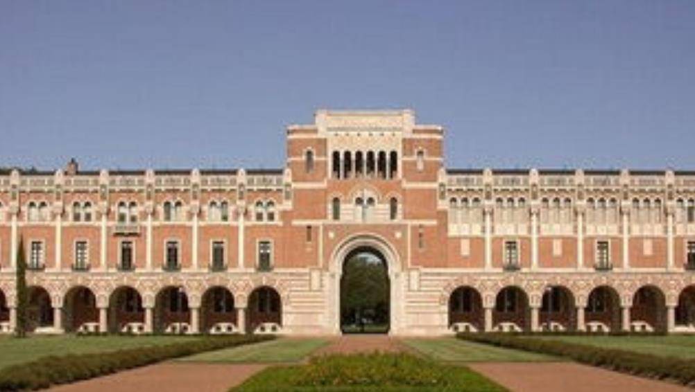 她申请的美国休斯顿大学已经通过了,自己即将前往遥远的美国,在那里